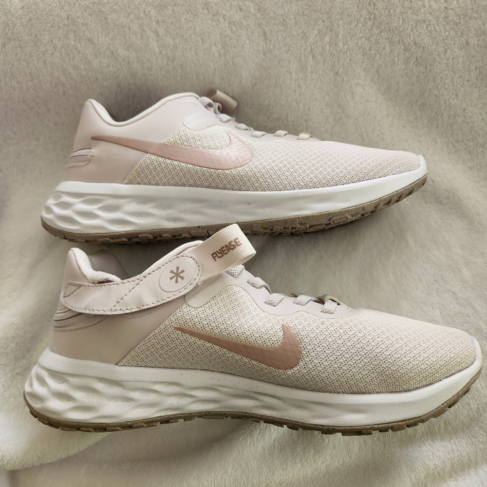 Womens size 7 Nikes